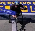 Marcel Hug Tambah Koleksi Gelar Boston Marathon Kursi Roda