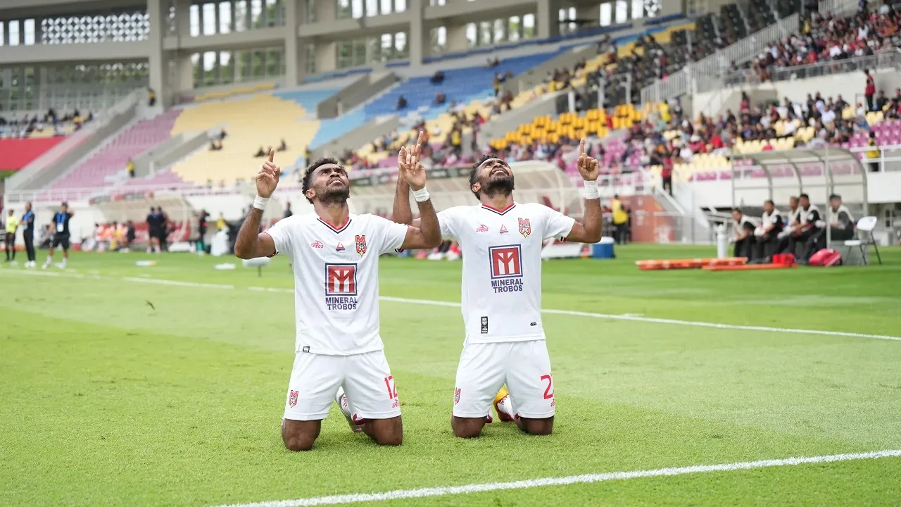 Pemain kembar andalan Malut United FC, Yance dan Yakob Sayuri