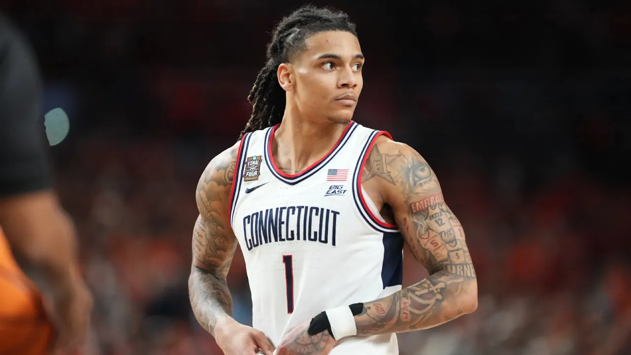 UConn Kehilangan Solo Ball Semusim akibat Operasi Pergelangan Tangan