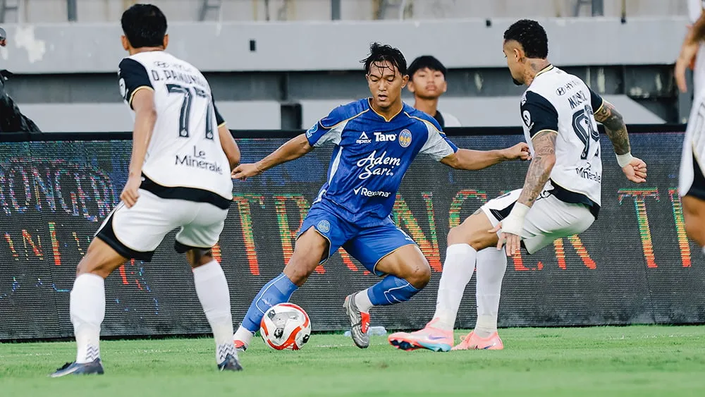 Van Gastel Lega Usai Persib Raih Poin di Laga Kontra Persija - sumber: (ileagueid)