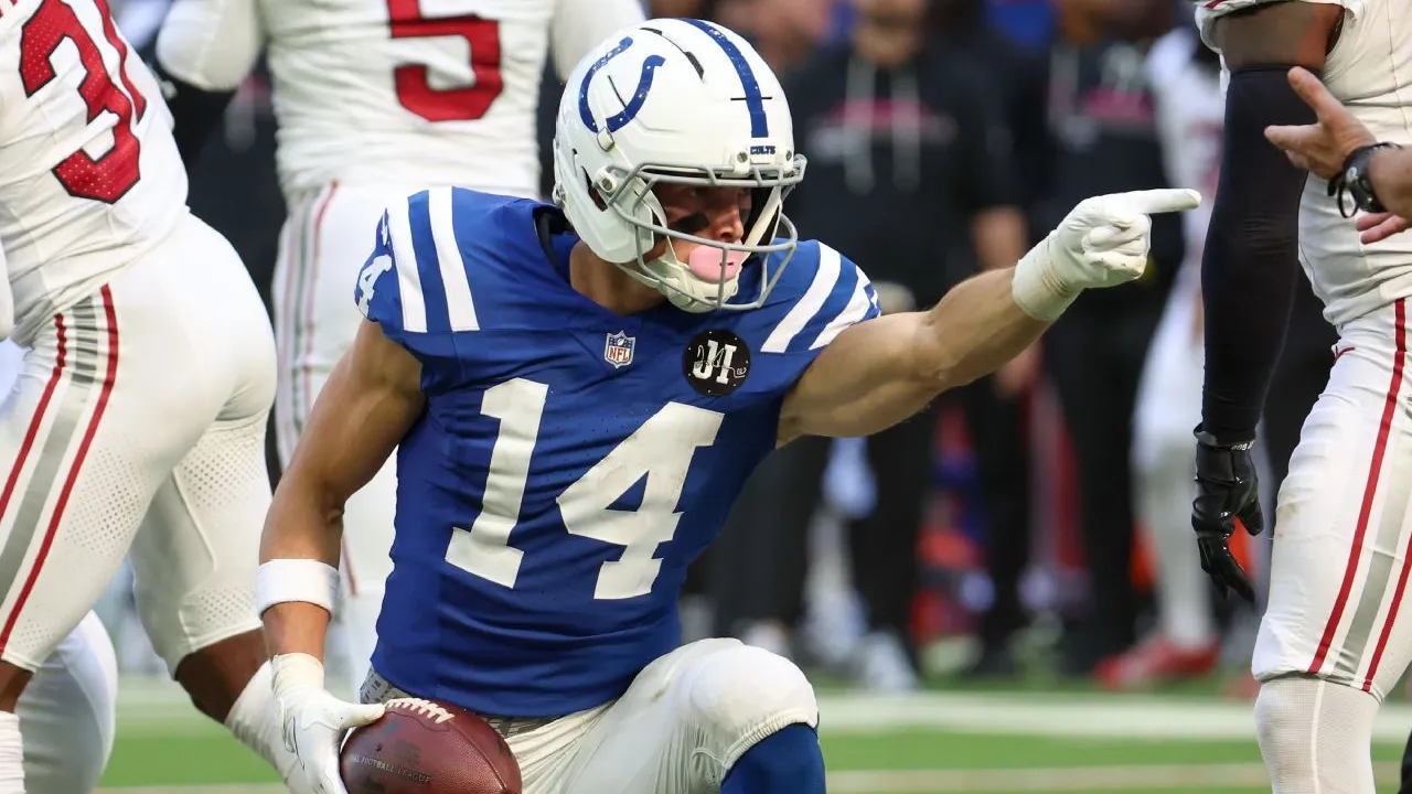 Keputusan tersebut diambil setelah Alec Pierce bermain sepanjang musim lalu dengan kondisi cedera yang terus mengganggu. (Foto: AP)