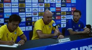 Bojan Siapkan Rotasi, Persib Bidik Poin Penuh Kontra Arema