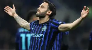 Calhanoglu Perpanjang Kontrak di Inter Milan Satu Tahun Lagi