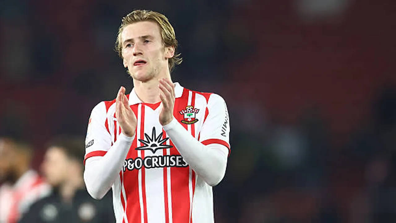 Flynn Downes Dipastikan Absen Saat Southampton Hadapi Manchester City