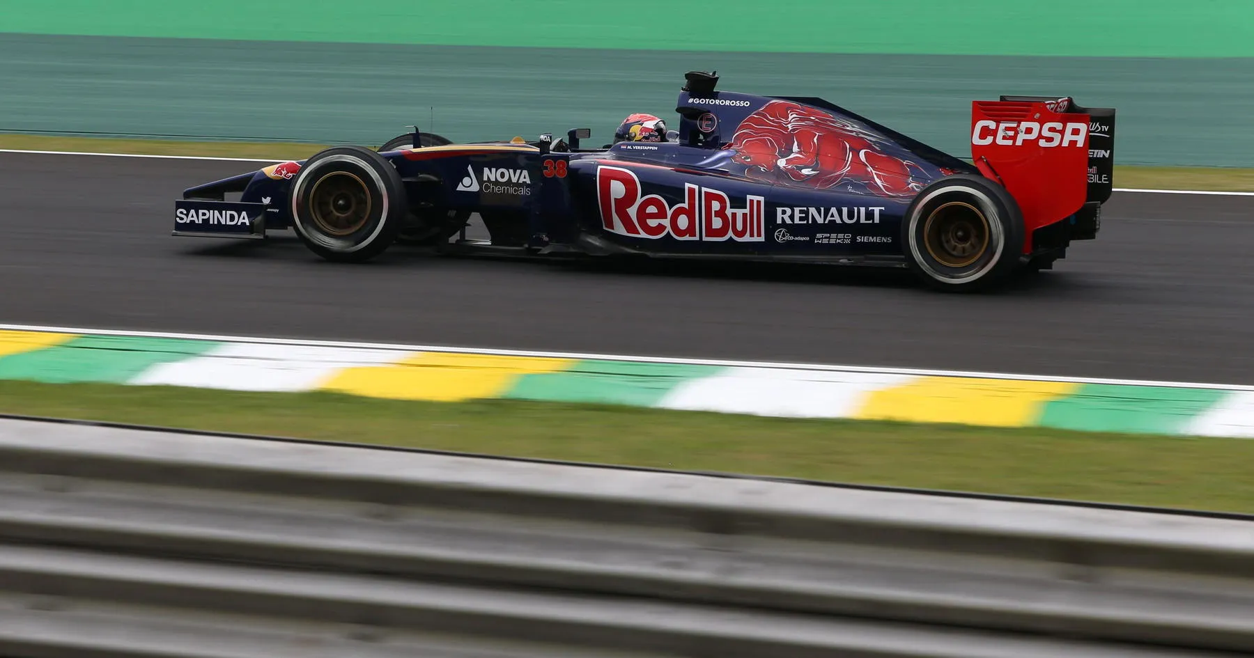 Kisah Lucu Max Verstappen: Tidur di Ranjang Bayi - sumber: (racingnews365)