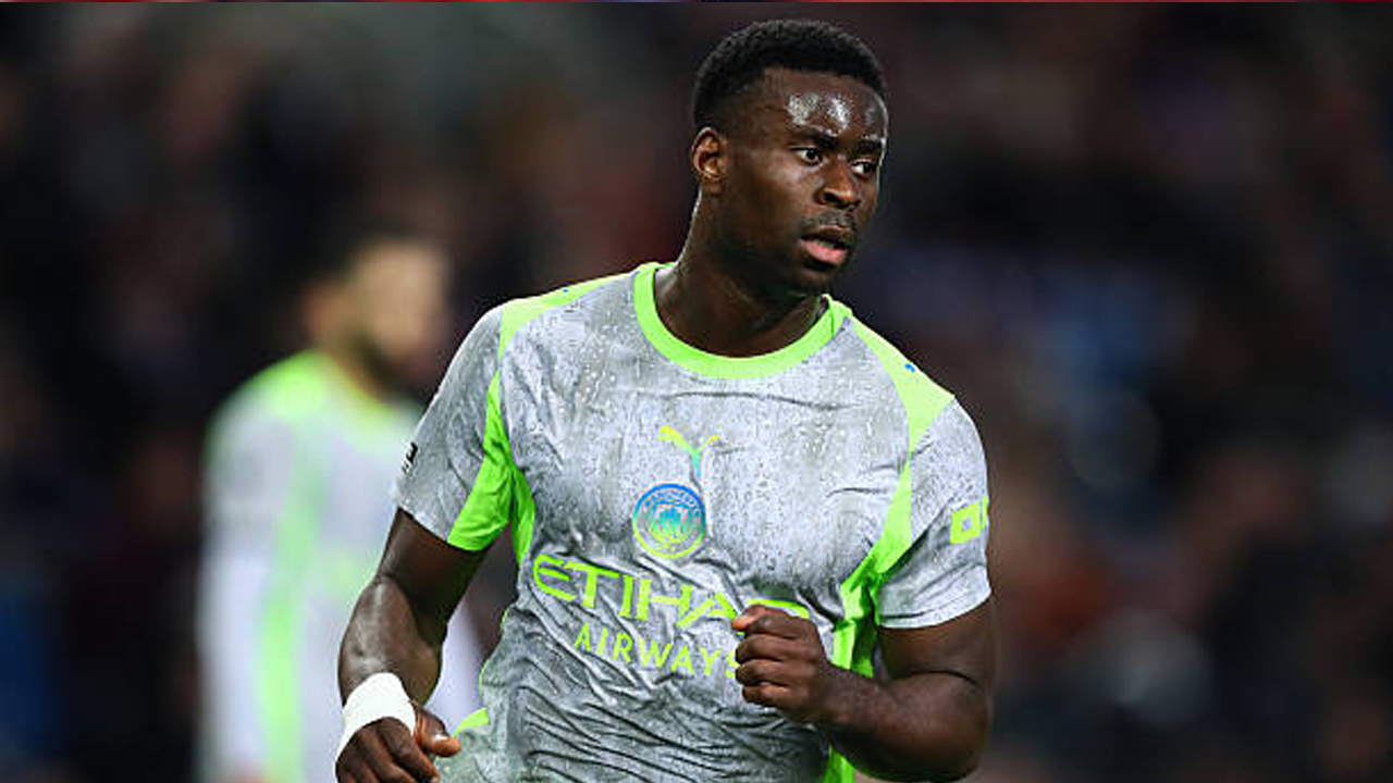 Marc Guehi Tegaskan Manchester City Tak Bahas Treble di Ruang Ganti