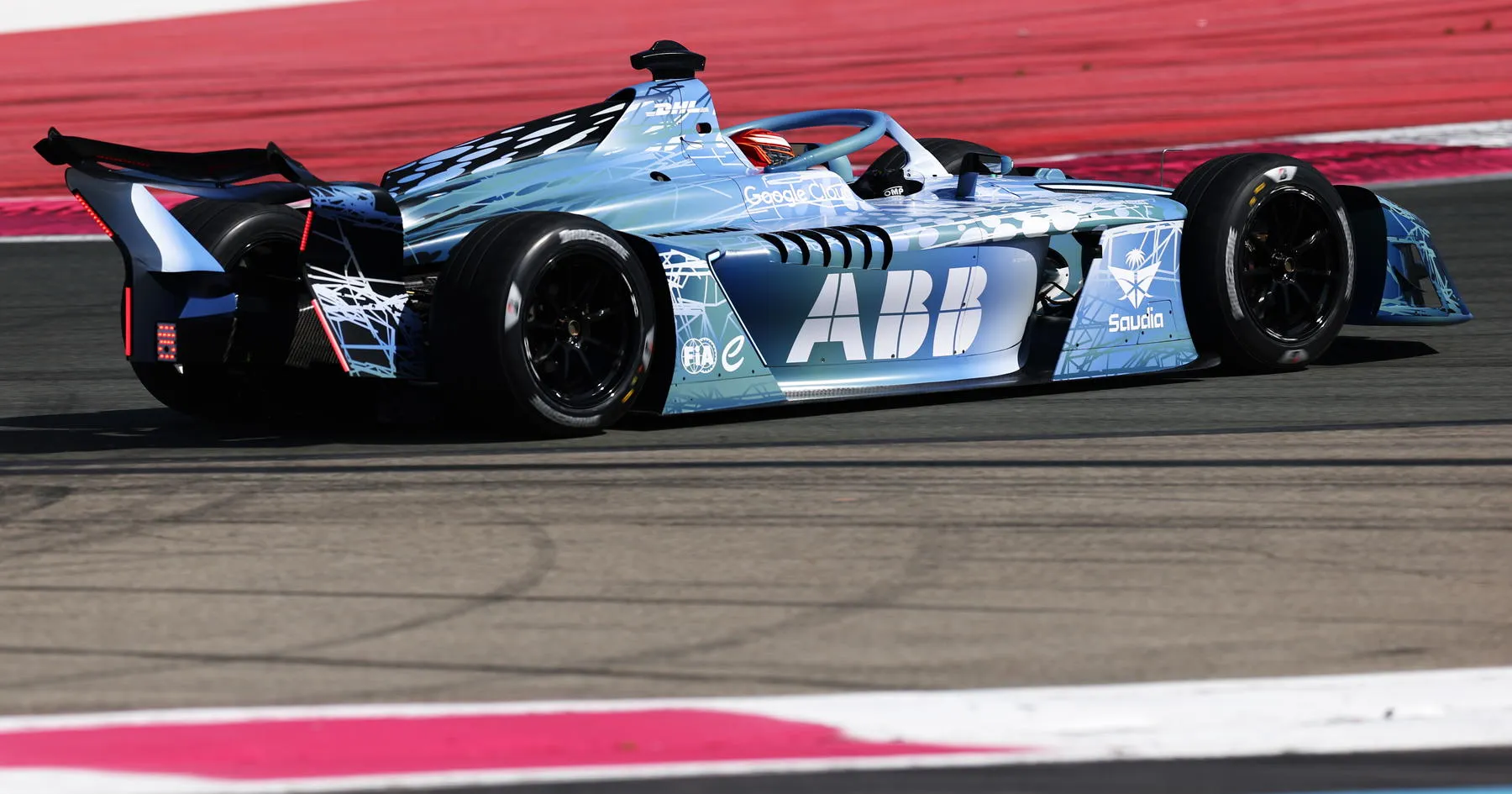 Max Verstappen Puji Mobil Baru Formula E Gen4 - sumber: (racingnews365)