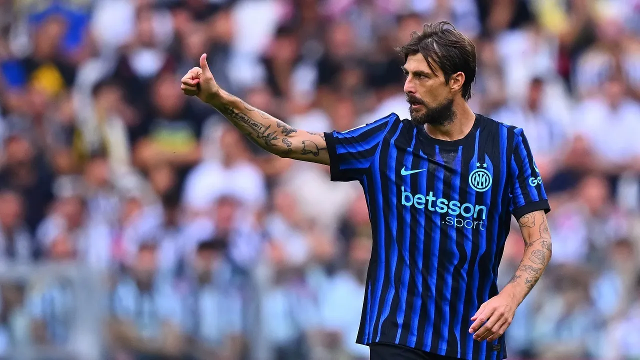 Media Italia: Francesco Acerbi Titik Lemah Inter Milan di Laga Lawan Como