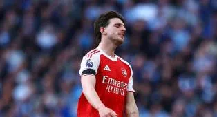 Pesan Tajam Neville dan Keane untuk Declan Rice