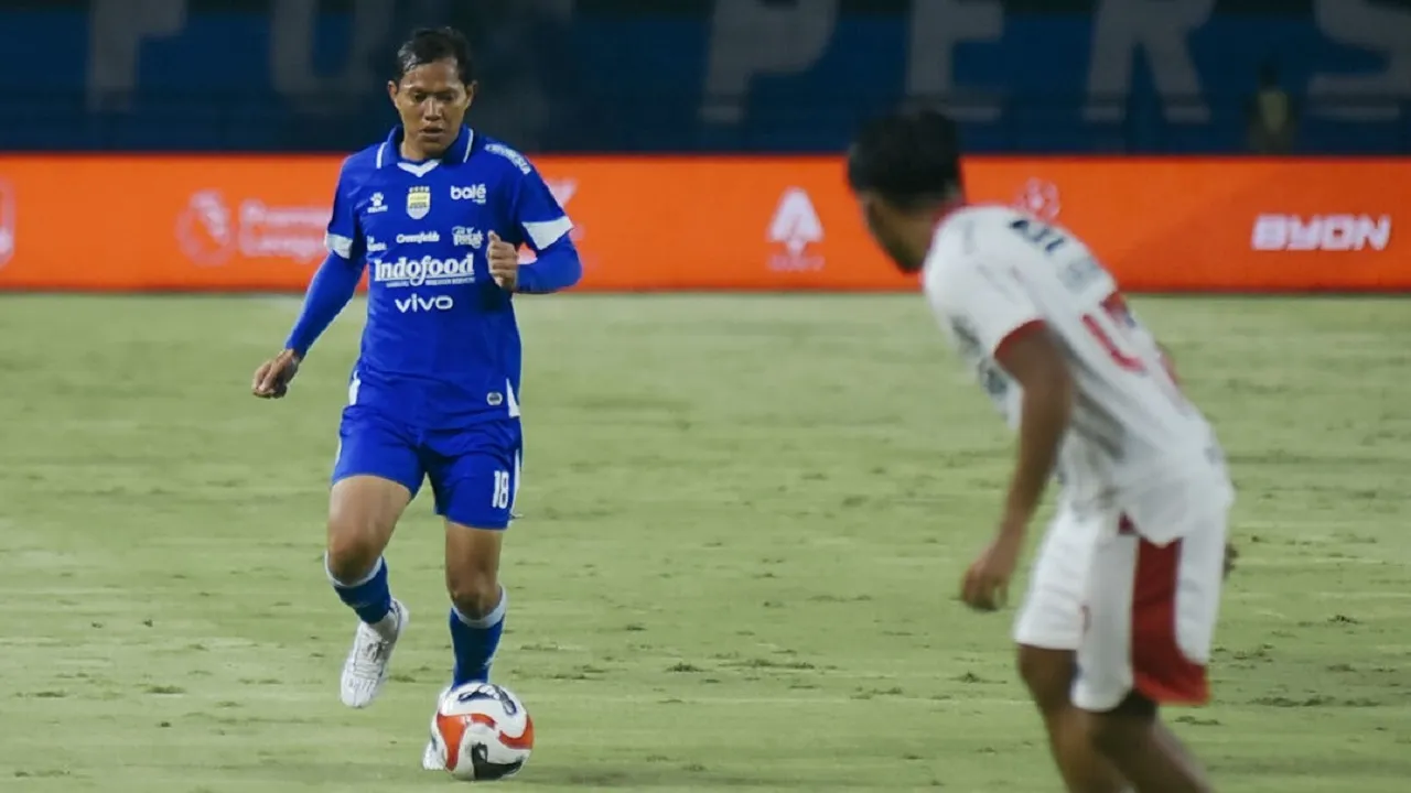 Gelandang Persib Bandung, Adam Alis