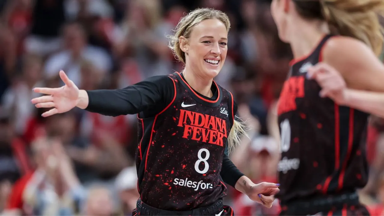 Sophie Cunningham memilih bertahan di Indiana karena merasa nyaman dengan lingkungan tim dan kebersamaan yang terjalin. (Foto: AP)