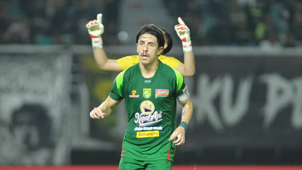 Tavares Dorong Spirit Positif di Persebaya dengan Permainan Berbahagia - sumber: (ileagueid)