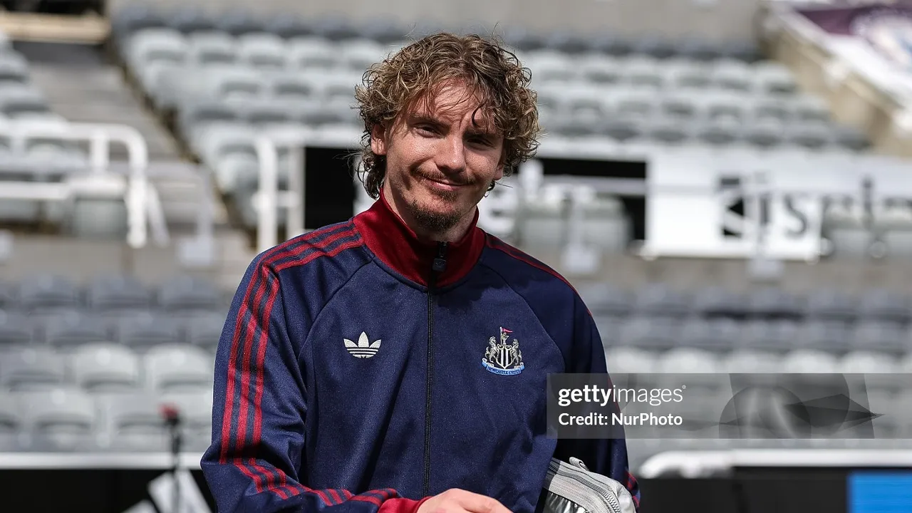 Eddie Howe Jelaskan Alasan Nick Woltemade Dicadangkan