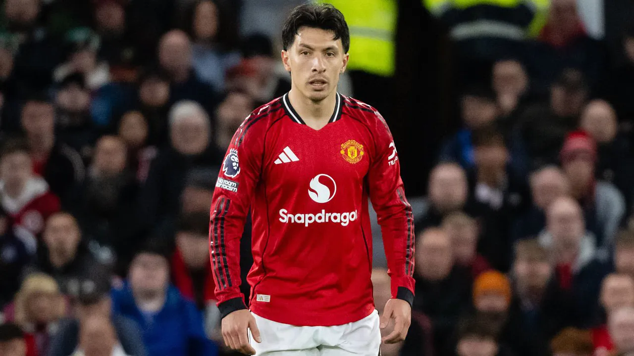 Lisandro Martinez Masuk Daftar Target Barcelona di Musim Panas