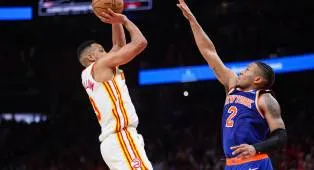 McCollum Bawa Hawks Menang Dramatis di Gim 3