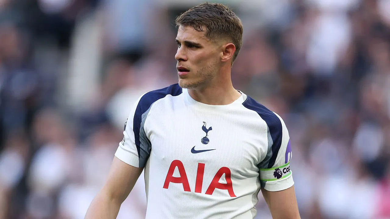 MU Tertarik Rekrut Micky van de Ven, Harga Transfer Jadi Kendala