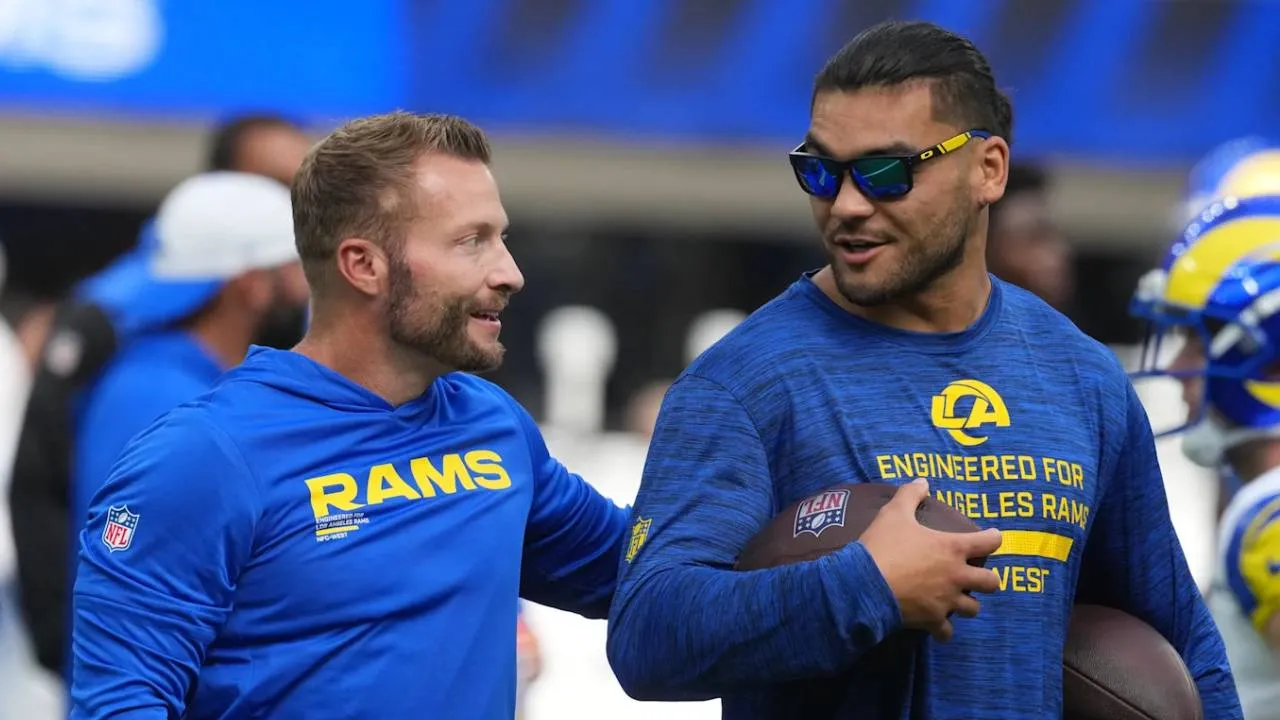 Puka Nacua (kanan) dan pelatih Sean McVay. (Foto: AP)