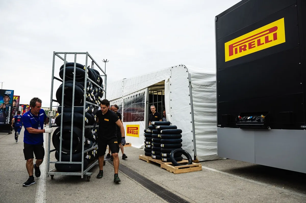 Pirelli Kirim Batch Kedua Ban Prototipe 2027 ke MotoGP - sumber: (motorsport)