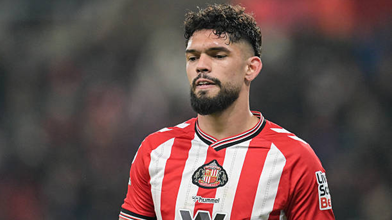 Regis Le Bris Puji Dampak Omar Alderete di Lini Belakang Sunderland