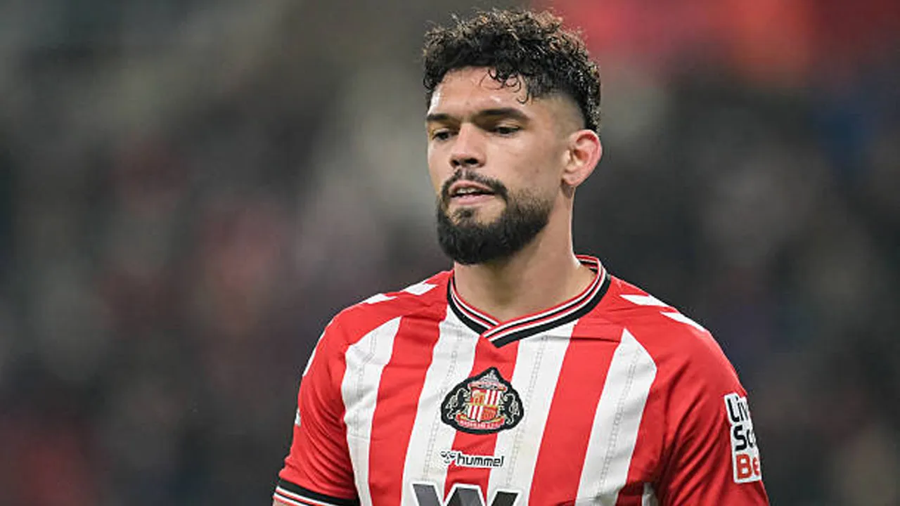 Regis Le Bris Puji Dampak Omar Alderete di Lini Belakang Sunderland
