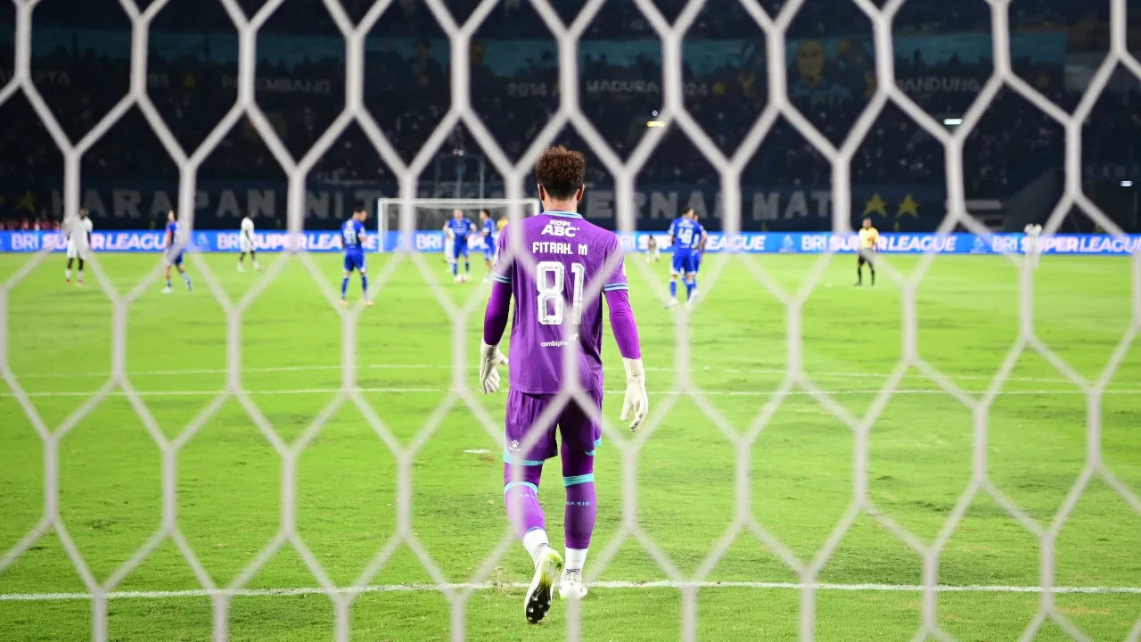 Bojan Hodak ungkap alasan memarkir Ramon Tanque dan menurunkan Fitrah Maulana sebagai kiper inti