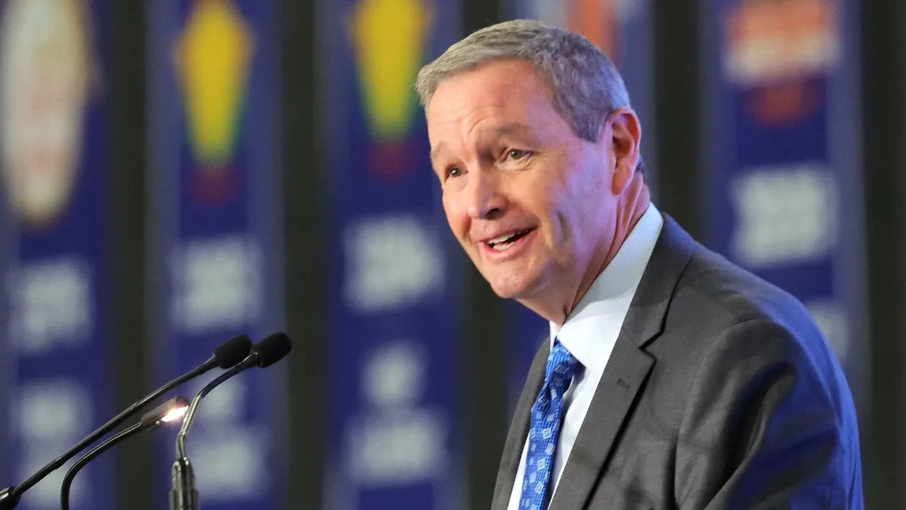 Dikritik Tajam, Mitch Barnhart Batalkan Peran Baru Usai Pensiun di Kentucky