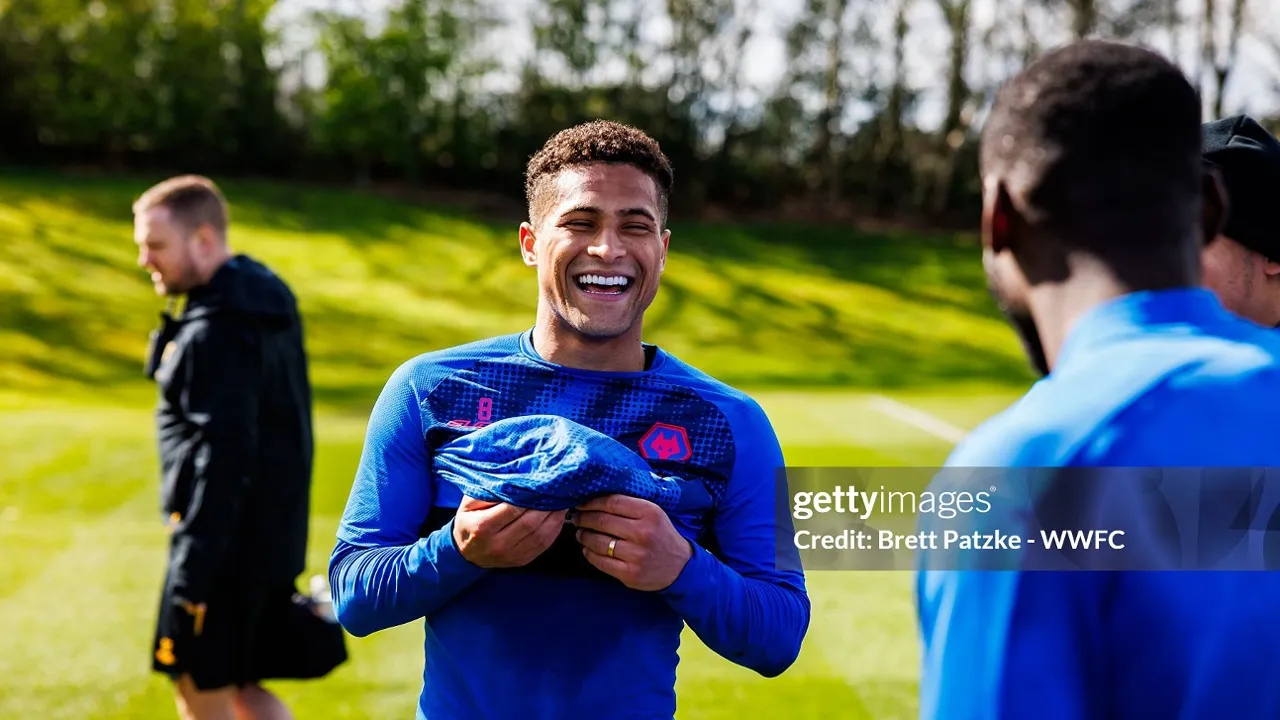 Leeds United incar Joao Gomes usai Wolves degradasi