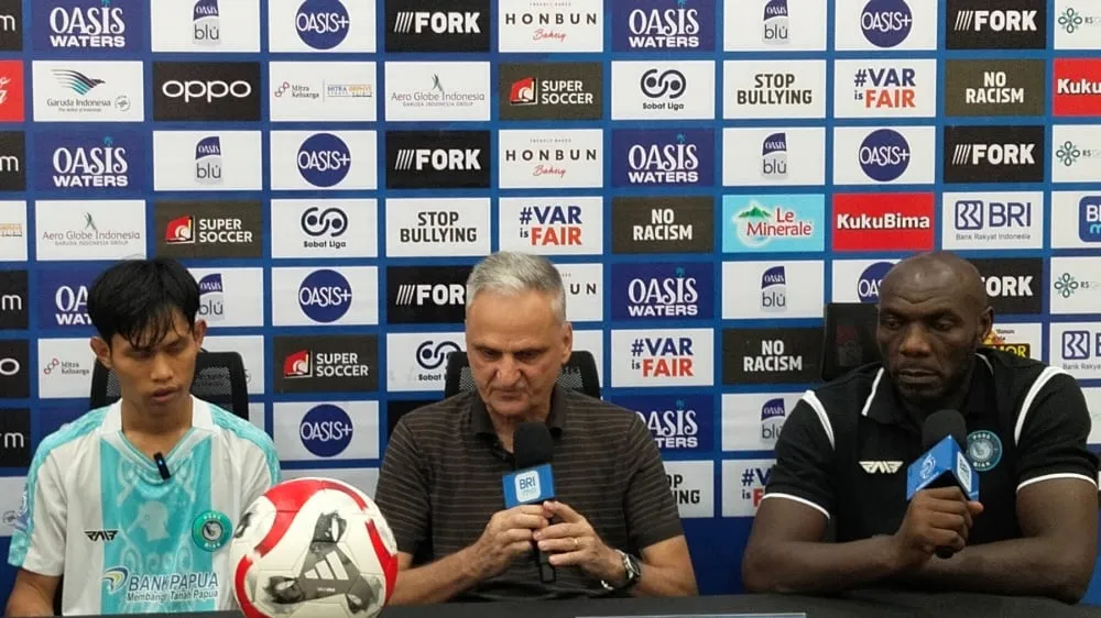 Kekecewaan Mihail atas Kegagalan Penalti Melawan Persijap - sumber: (ileagueid)