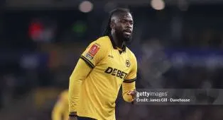 Rob Edwards Tegaskan Tak Ada Masalah dengan Tolu Arokodare