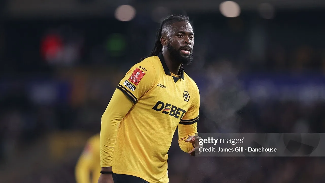 Rob Edwards Tegaskan Tak Ada Masalah dengan Tolu Arokodare