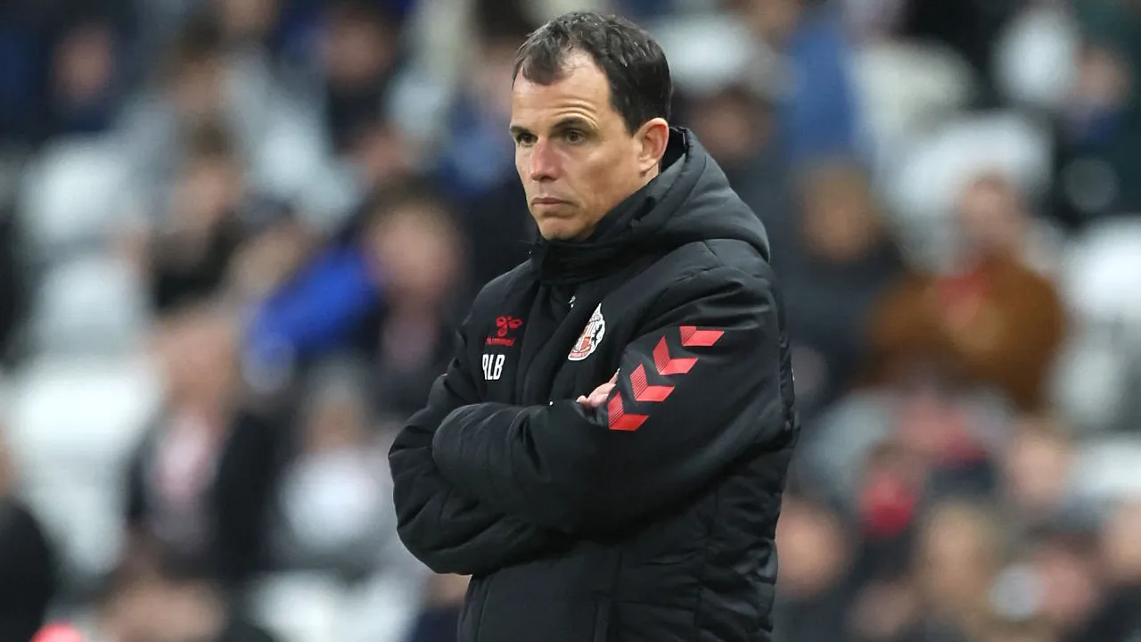 Sunderland Dihajar Forest 5-0, Regis Le Bris: Menyakitkan!