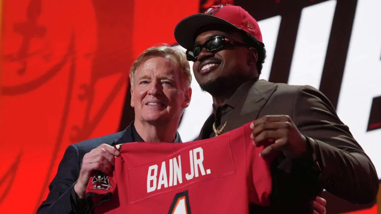 Tampa Bay Buccaneers Pilih Rueben Bain Jr untuk Perkuat Lini Pass Rush
