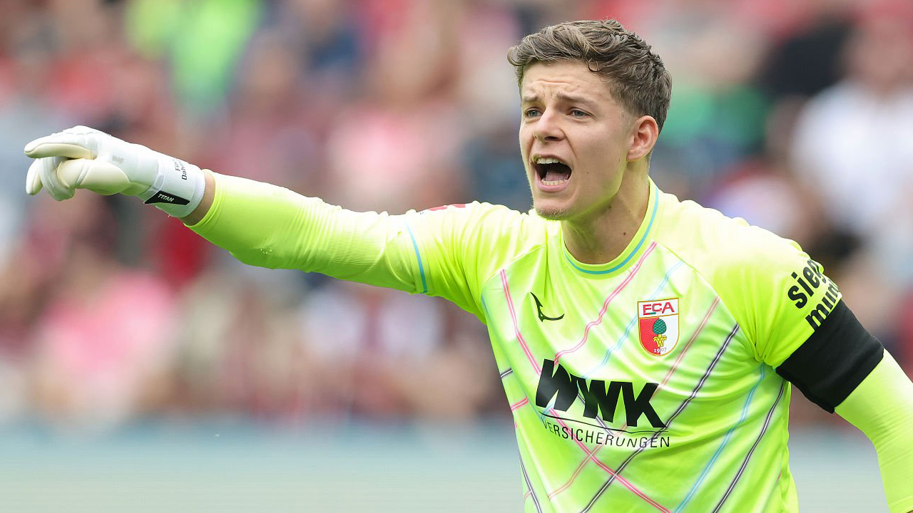 Augsburg Bertahan di Bubdesliga, Finn Dahmen Bahagia Meski Gagal Menang