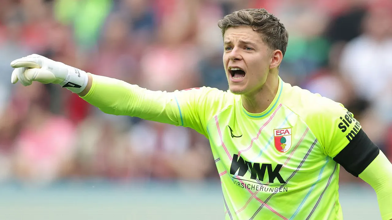 Augsburg Bertahan di Bubdesliga, Finn Dahmen Bahagia Meski Gagal Menang