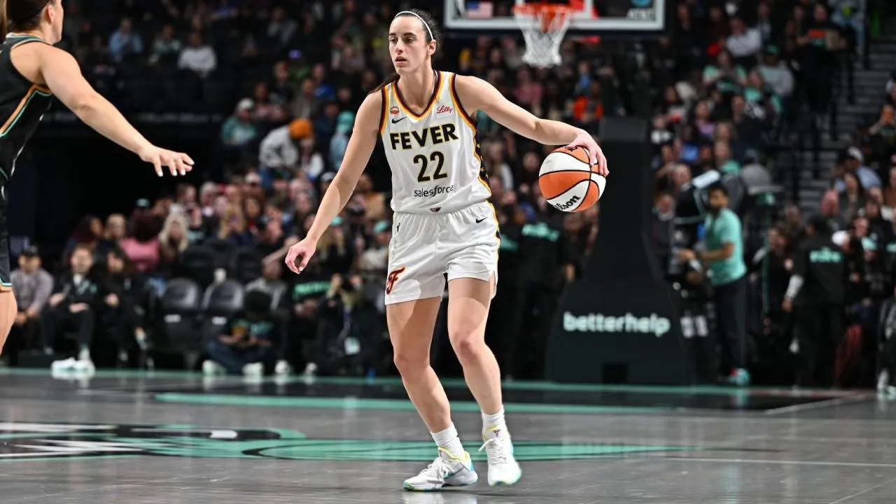 Caitlin Clark mencatatkan tujuh poin, empat assist, dan tiga rebound dalam waktu bermain hampir 17 menit. (Foto: AP)