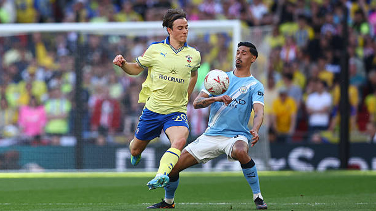 Caspar Jander Dapat Pujian Tinggi dari Tonda Eckert Usai Laga Sengit vs Manchester City