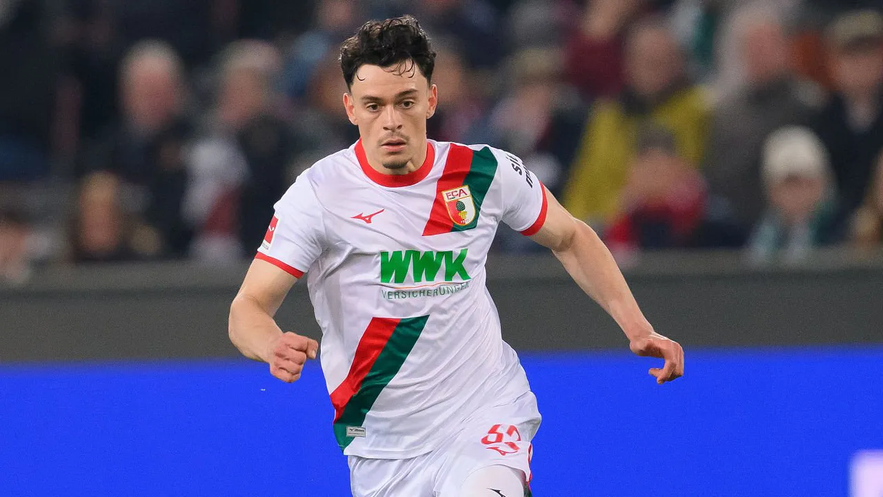 Fabian Rieder Soroti Efektivitas Augsburg Usai Ditahan Imbang Frankfurt