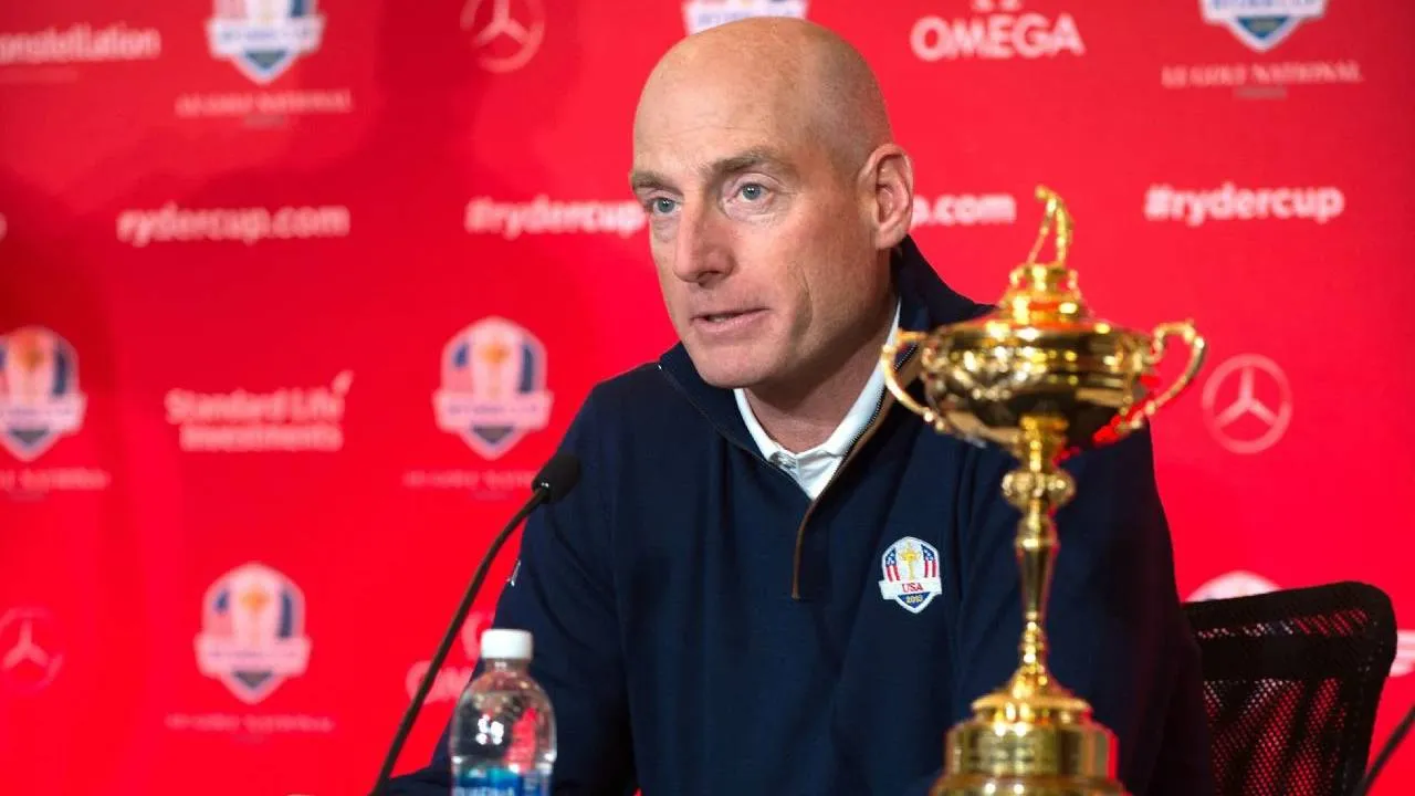 Jim Furyk akan menjalani tugas keduanya sebagai kapten Ryder Cup, setelah sebelumnya memimpin tim AS pada edisi 2018 di Paris. (Foto: Golf Digest)