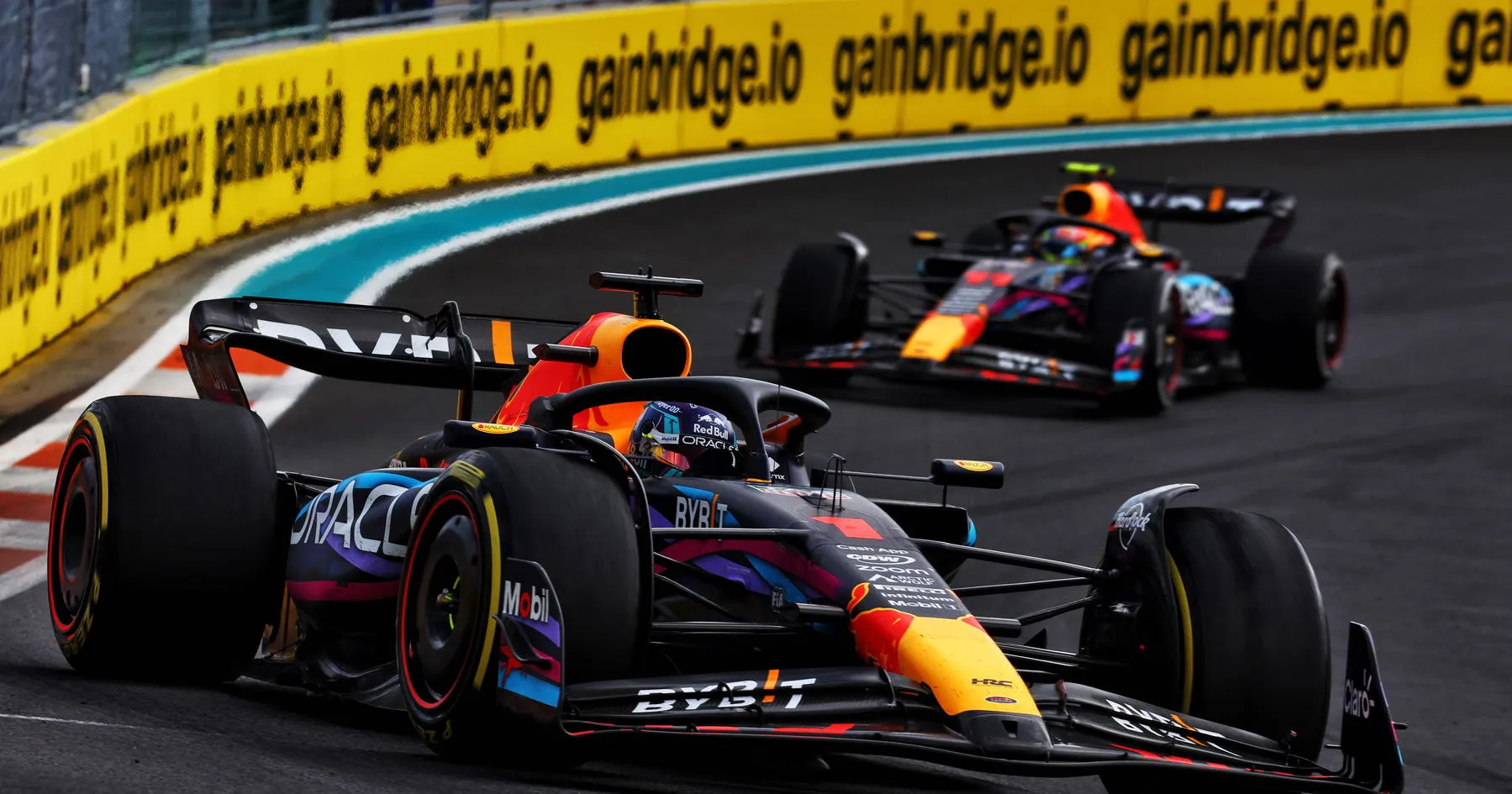 Max Verstappen Unggul Telak atas Sergio Perez di Miami - sumber: (racingnews365)