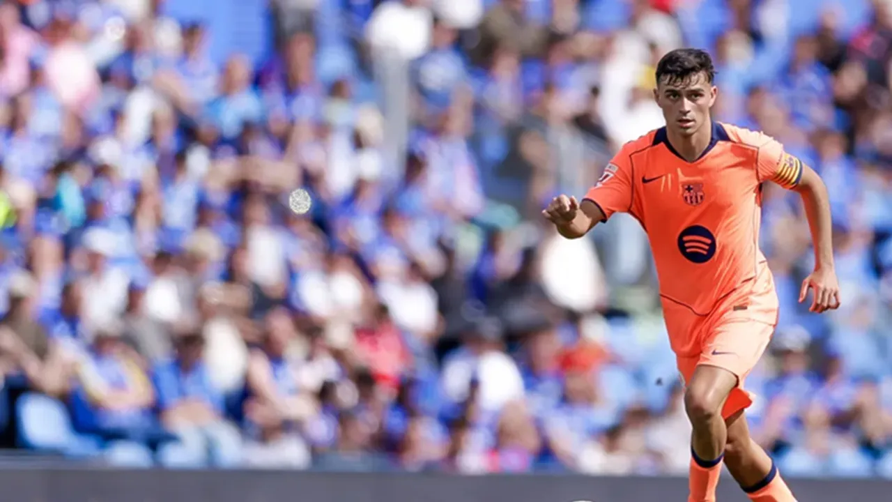 Pedri Dapat Teputk Tangan Fans, Flick: Ini Menunjukkan Sportivitas