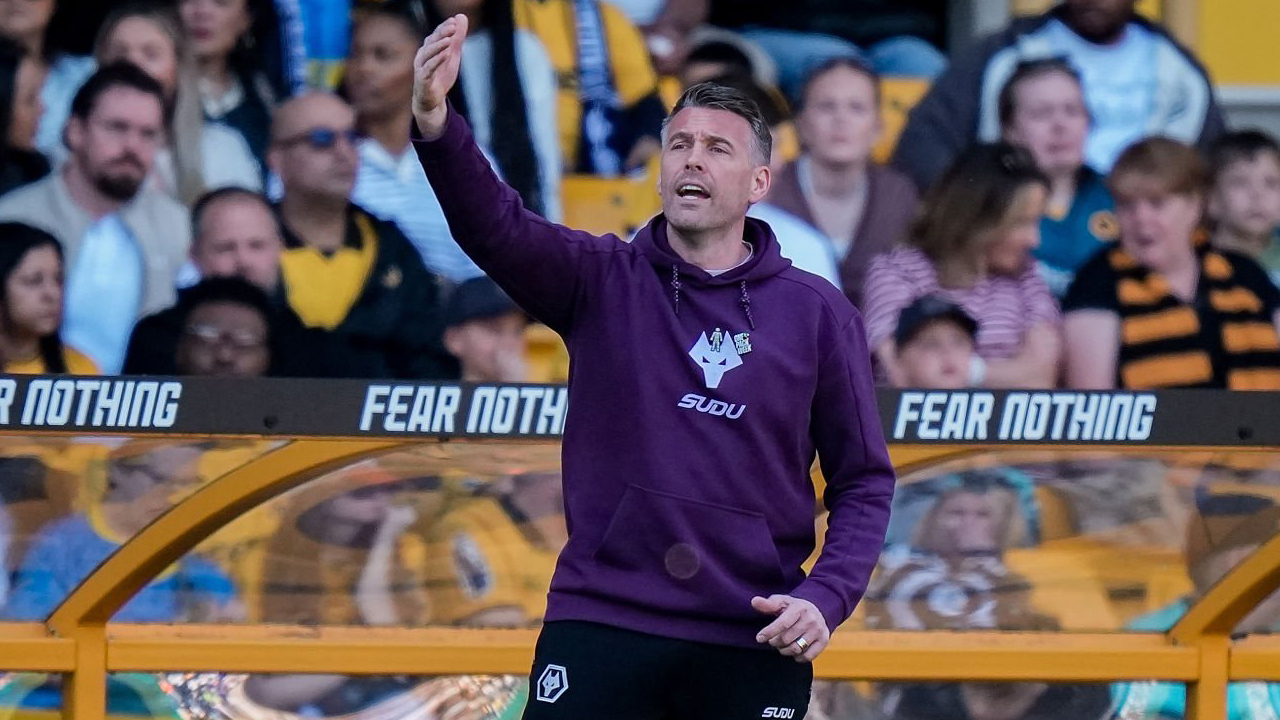 Tampil Lebih Baik tapi Tumbang, Rob Edwards Kecewa Wolves Kalah