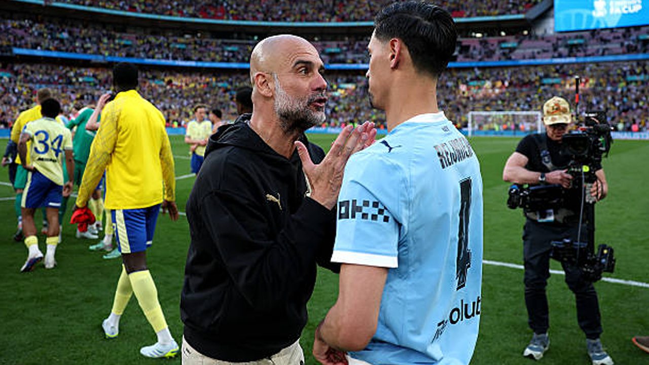 Tijjani Reijnders Jadi Sorotan Usai Percakapan Panas dengan Pep Guardiola