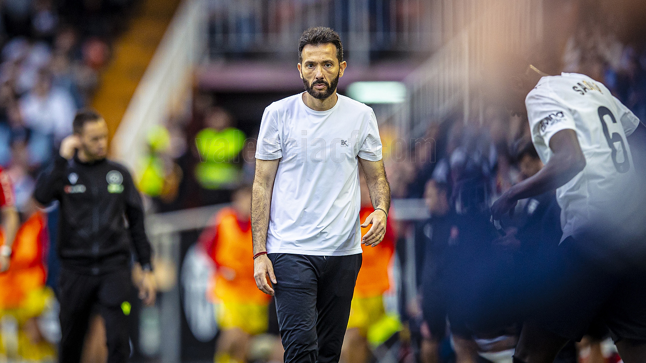 Usai Kalahkan Girona, Carlos Corberan Minta Valencia Jaga Fokus