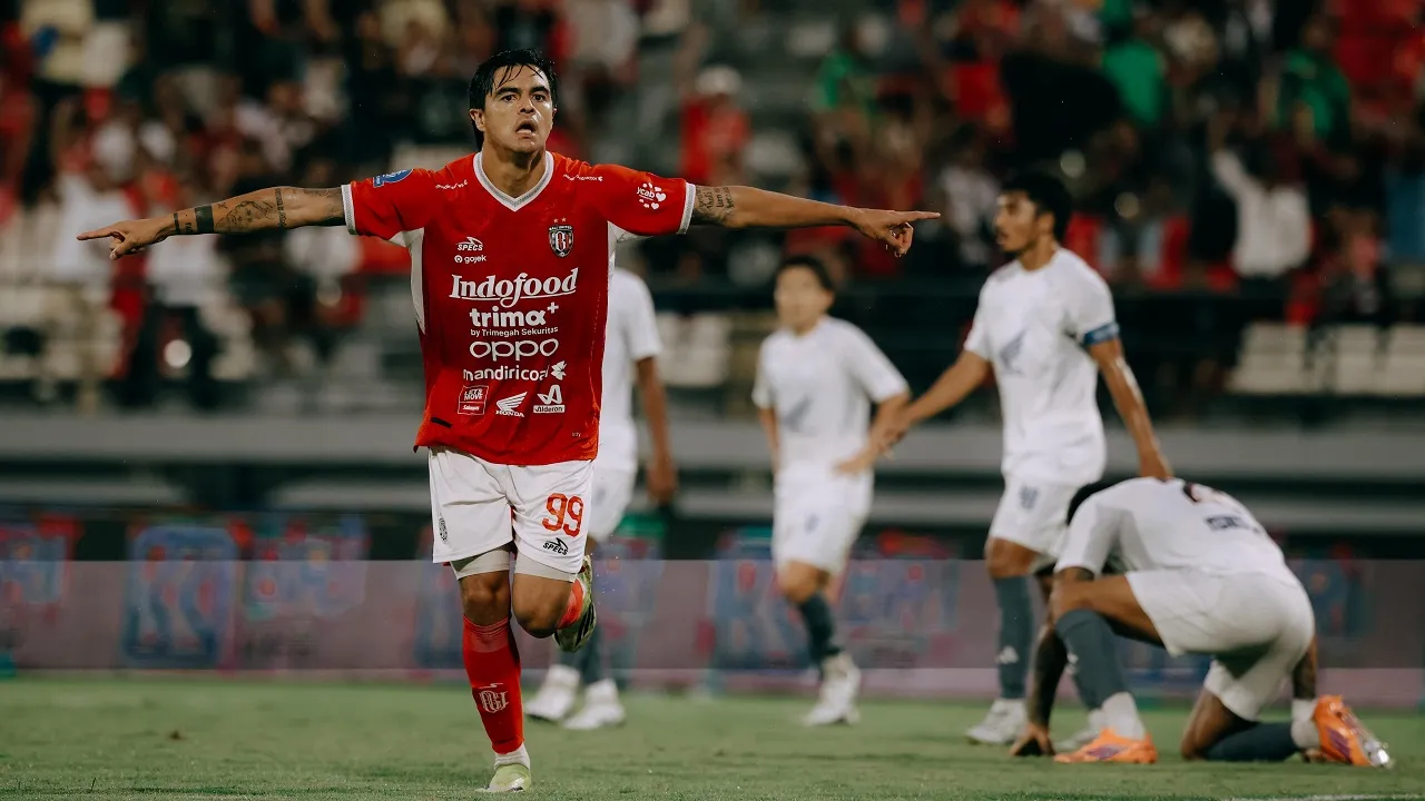 Gelandang Bali United, Diego Campos merayakan gol ke gawang PSM Makassar