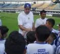 Bojan Latih Ratusan Anak di Acara Coaching Clinic Persib Day