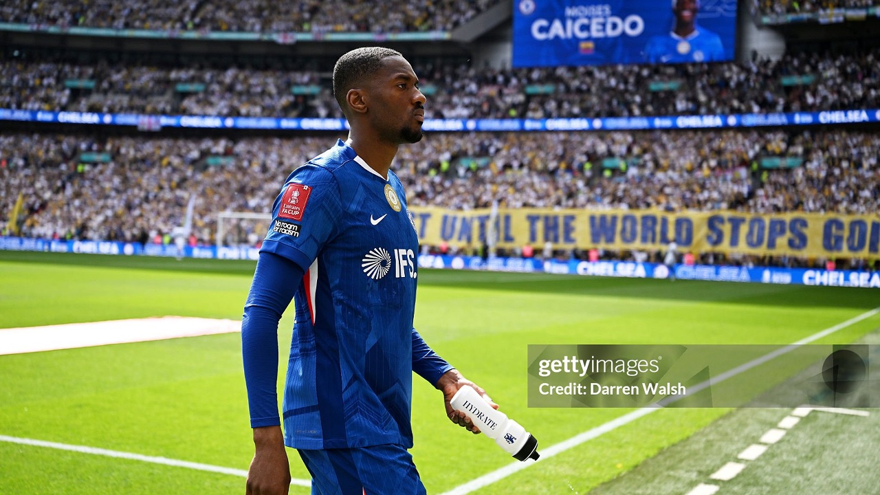 Calum McFarlane Pilih Tosin demi Redam Ancaman Leeds