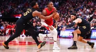 Cavaliers Tumbang di Toronto, Seri Playoff Imbang 2-2