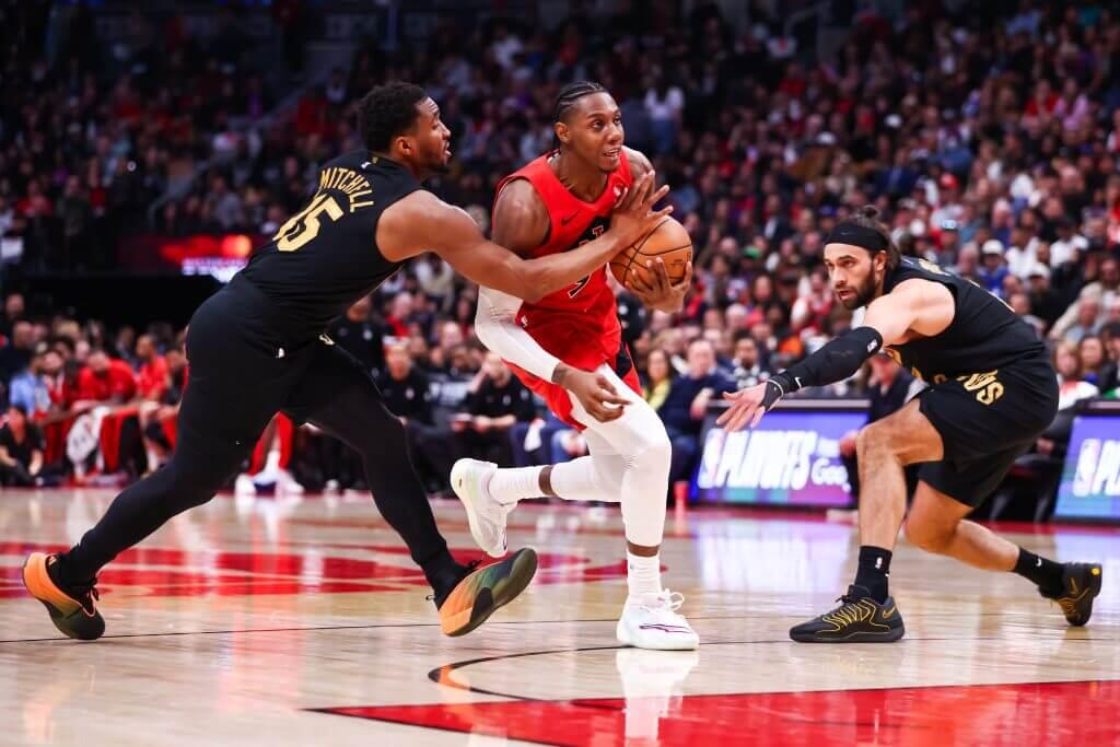 Cavaliers Tumbang di Toronto, Seri Playoff Imbang 2-2