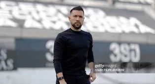 Francesco Farioli Tolak Keras Isu Jadi Pelatih Chelsea