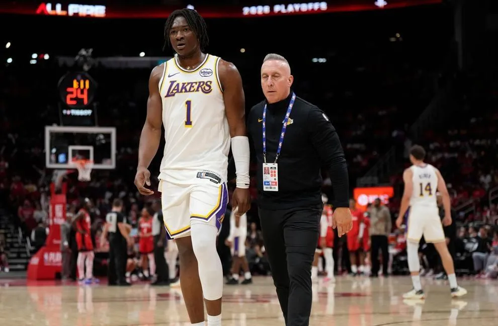 LeBron Kritik Wasit Usai Thiero Diusir, Luka Bayar Denda - sumber: (mainbasket)